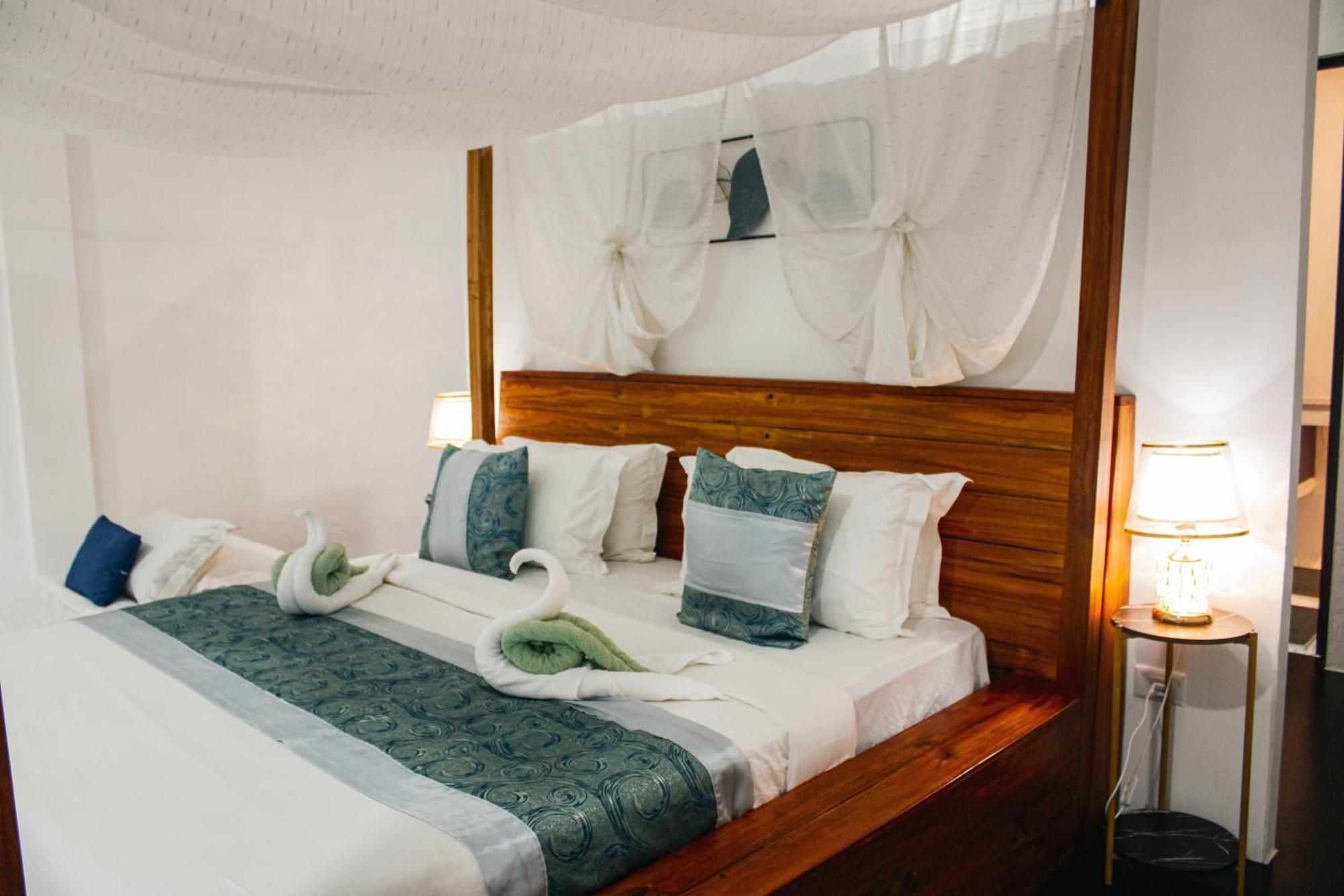 Carpe Diem Villas & Resort Puerto Princesa Exterior photo